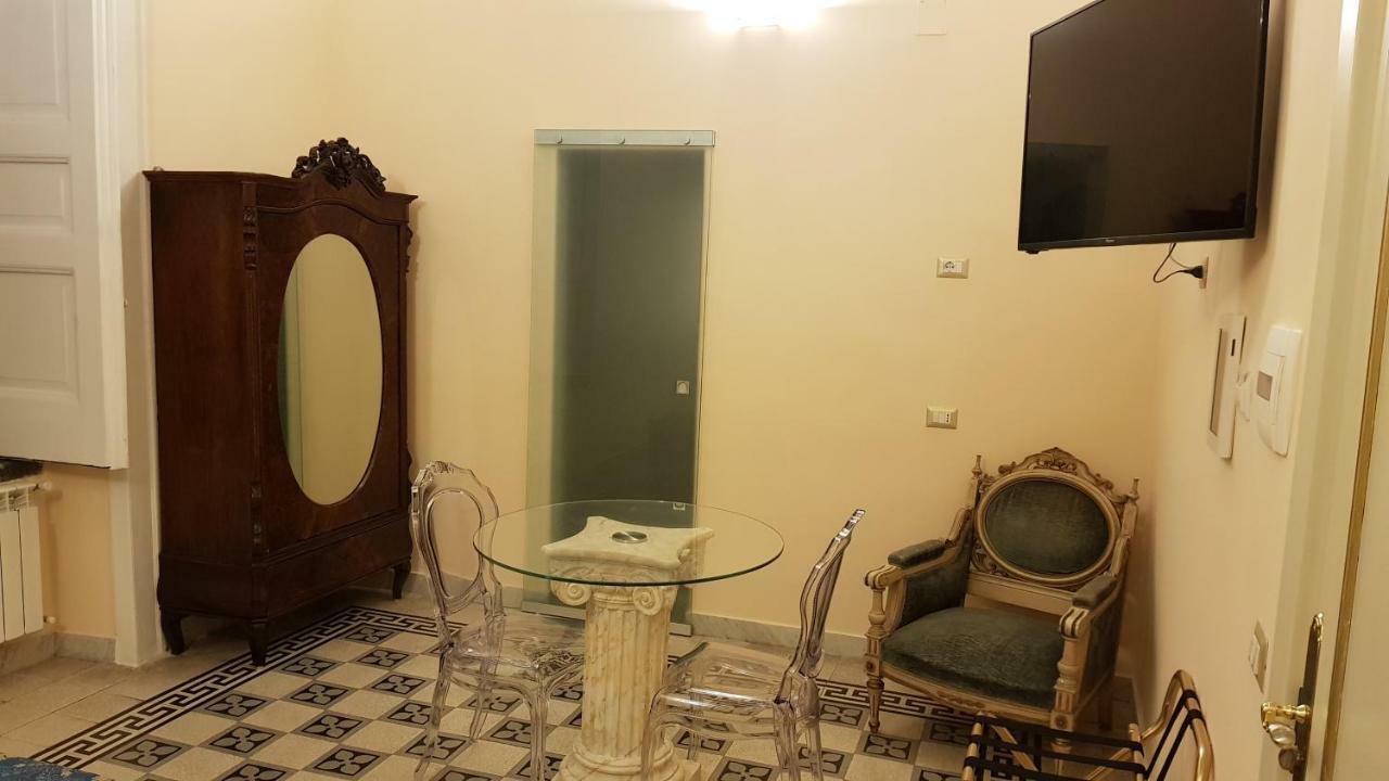 Residence San Mattia Наполи Екстериор снимка