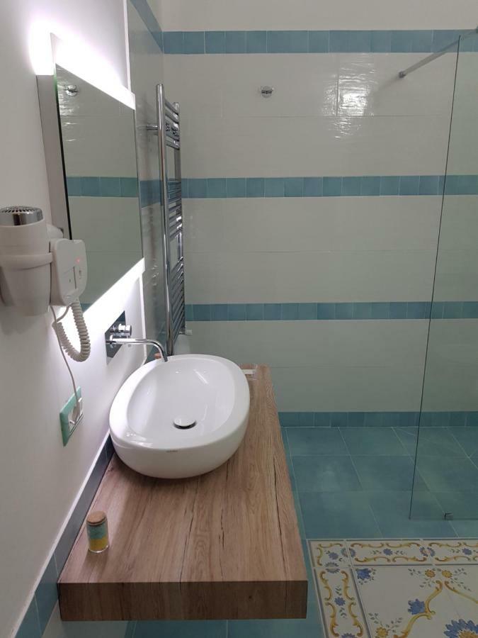 Residence San Mattia Наполи Екстериор снимка