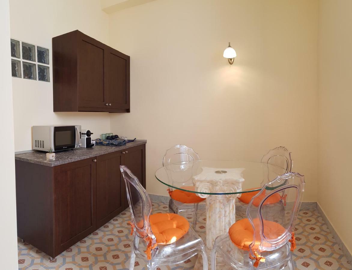 Residence San Mattia Наполи Екстериор снимка