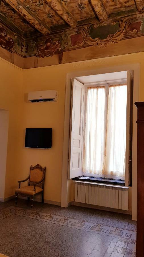 Residence San Mattia Наполи Екстериор снимка
