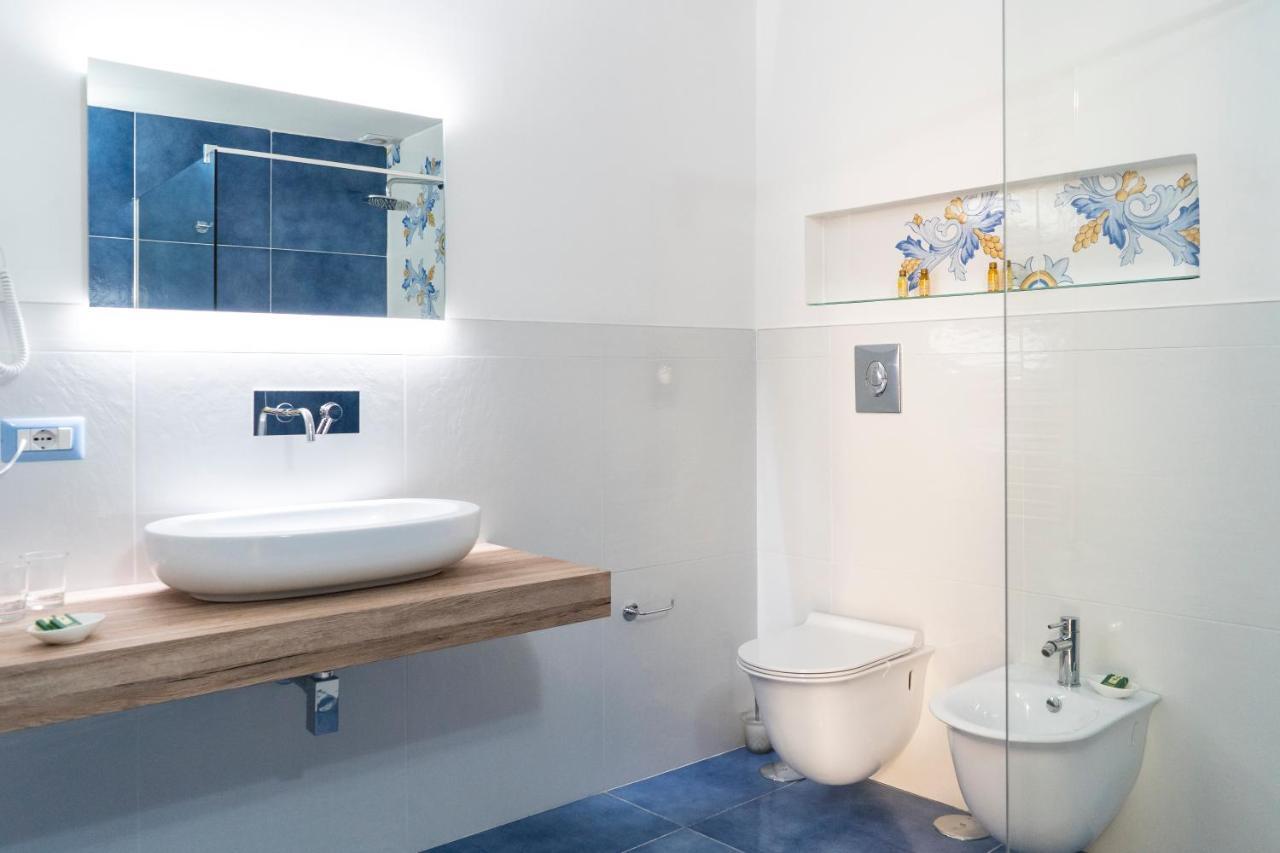 Residence San Mattia Наполи Екстериор снимка